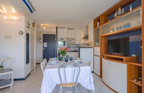 Pontaillac Apartment | Oceanfront Retreat at Parc de Pontaillac by Interhome