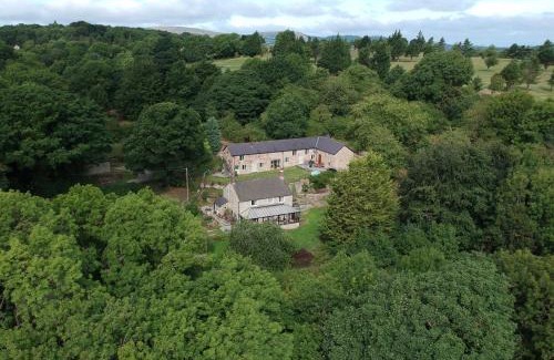 Mold House | Parc Farm Cottage: A Guest Favorite in North Wales