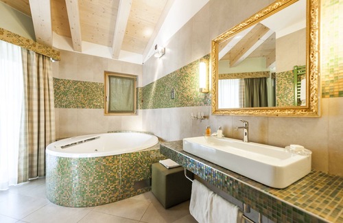 Riva del Garda Hotel | Elegant Parc Hotel Flora: Rated 9.4, Pool & Spa Awaits