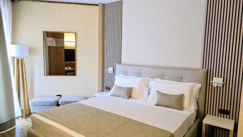 Porrena Hotel | Cozy Parc Hotel with Pool and Oceanfront Views