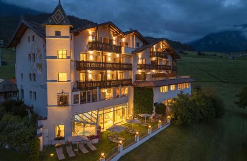 Kastelruth Hotel | Explore Parc Hotel Tyrol: Pet-Friendly Retreat with Pool