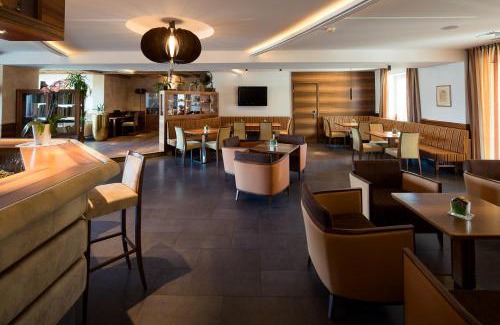 Kastelruth Hotel | Explore Parc Hotel Tyrol: Pet-Friendly Retreat with Pool