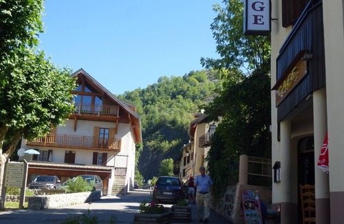 Entraunes Apartment | Unwind at Parc National du Mercantour - Guest Rated 9.8
