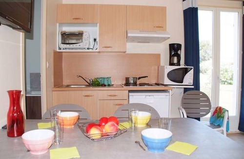Puget-sur-Argens RV Rental | Ideal Retreat at Parc Saint James Oasis Village with Spa