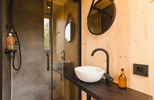 Saint-Etienne-la-Thillaye House | Cozy Parcel Tiny House at Les Jardins de la Thillaye