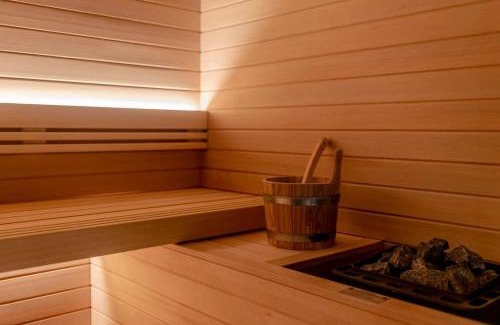 Reala Bed & Breakfast | Experience Parco Reala: 4-Star Retreat with Pool & Hot Tub