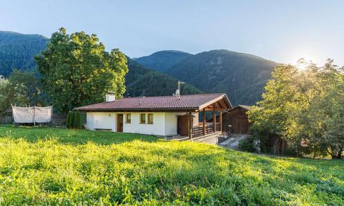 Luson House | Inviting Pardellerhof Ferienhaus with Oceanfront Views