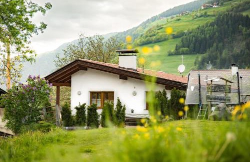 Luson House | Inviting Pardellerhof Ferienhaus with Oceanfront Views