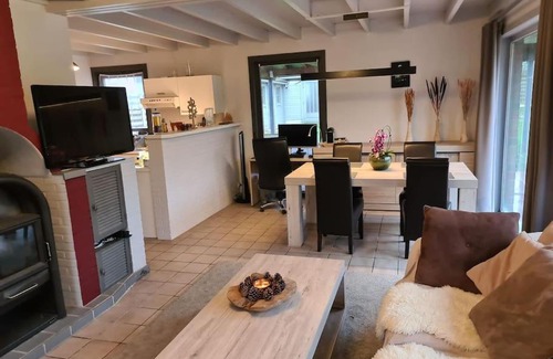 Zonnebeke House | Pet Friendly Escape at Pardis - Perfect for Families