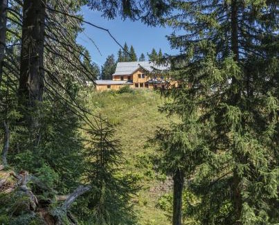 Janske Lazne Ski Chalet | Stunning Pardubické boudy: Guest Rated 9.8 with Ocean Views