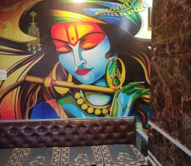Shri Madhopur Hotel | Cozy Stay at Pareek Guest House with Hot Tub & Dining
