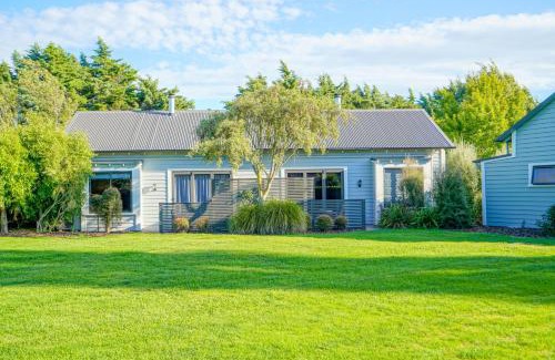 Martinborough Apartment | Elegant Stay at Parehua Resort: Oceanfront Bliss Awaits