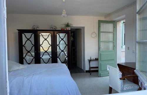 Selles-sur-Cher Bed & Breakfast | Pet-Friendly Retreat at Parfums du Bois - Family Welcome!