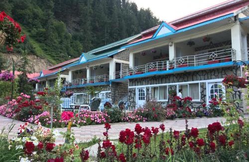 Azad Kashmir Hotel | Cozy Parhena Cottages in Bella Naran - Guest Rated 8.5