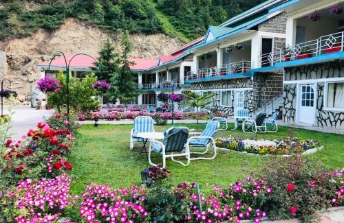 Azad Kashmir Hotel | Cozy Parhena Cottages in Bella Naran - Guest Rated 8.5