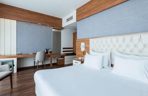 Canakkale Hotel | Experience Parion Hotel: 5-Star Stay with Pool & Spa