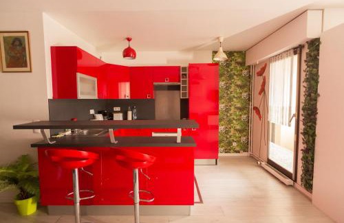 Front de Lac Apartment | Explore Paris with Ease at Our Welcoming Hotel