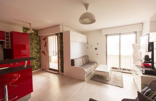 Creteil Apartment | Experience Paris à Portée de Main with Spa and Breakfast
