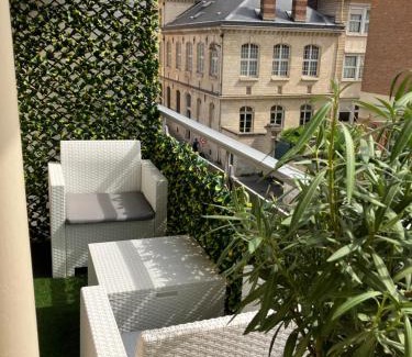 Auteuil Apartment | Delightful Paris Studio with Terrace - Guest Rated 9.8/10
