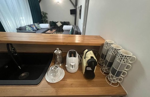 Charonne Apartment | Comfortable Paris Appartement for 13 with Breakfast & Pets