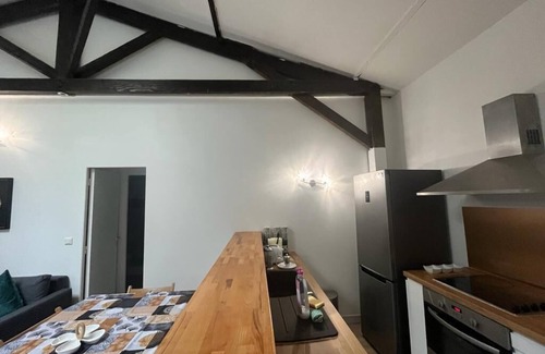Charonne Apartment | Comfortable Paris Appartement for 13 with Breakfast & Pets