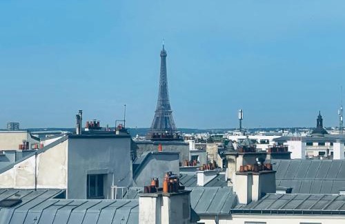 Bonne-Nouvelle Apartment | Charming Paris Centre: Top Floor Room with Elevator Views