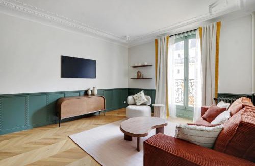 Quartier Saint-Georges Apartment | Discover Paris Home Collection Apartments Near Opéra