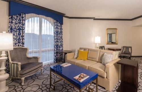 Las Vegas Resort | Experience Paris Las Vegas Hotel & Casino: Pool and Spa Retreat