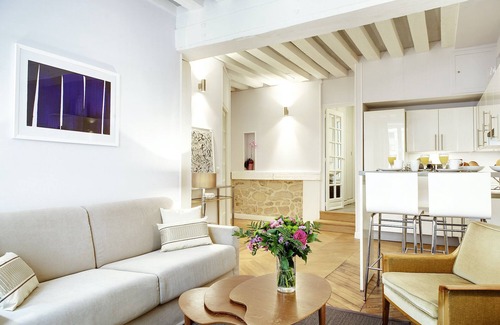Quartier Sainte-Avoye Apartment | Paris Marais Design residence