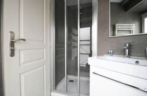 Gaillon Apartment | Romantic Getaway in Paris, Opéra: Pet-Friendly Comfort