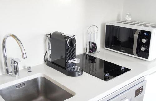 Gaillon Apartment | Romantic Getaway in Paris, Opéra: Pet-Friendly Comfort