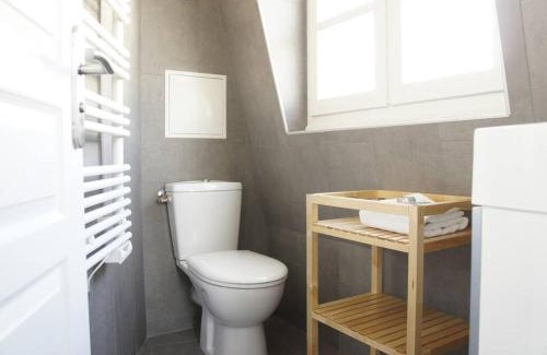 Gaillon Apartment | Romantic Getaway in Paris, Opéra: Pet-Friendly Comfort