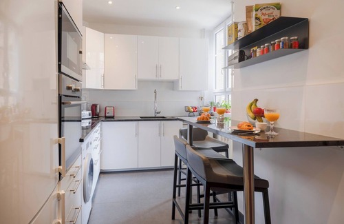 Neuilly-sur-Seine Apartment | Elegant Stay at Paris Palais des Congrès Residence
