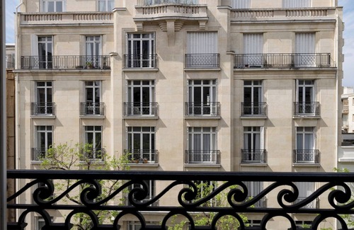 Neuilly-sur-Seine Apartment | Elegant Stay at Paris Palais des Congrès Residence