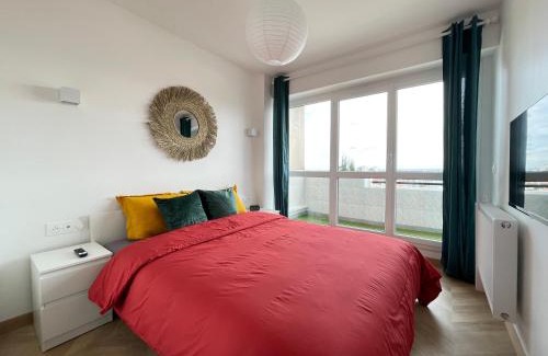 Pantin Apartment | Elegant Paris Pantin Apartment for 12 with Free WiFi