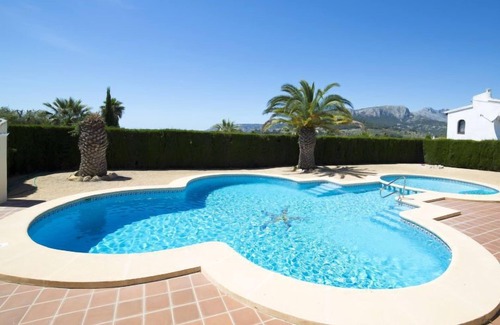 Empedrola House | Beautiful Paris Roubaix: Pool, Oceanfront, and Spa Access