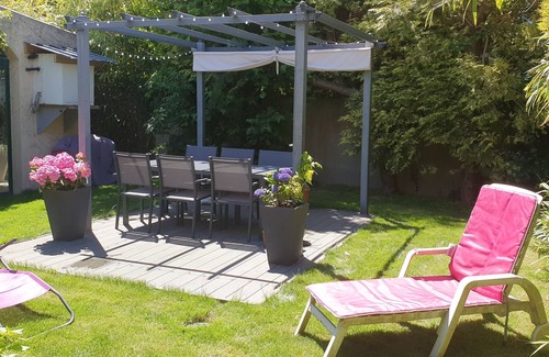Frepillon House | Enchanting Getaway: Pool, Spa & Proximity to Paris Attractions