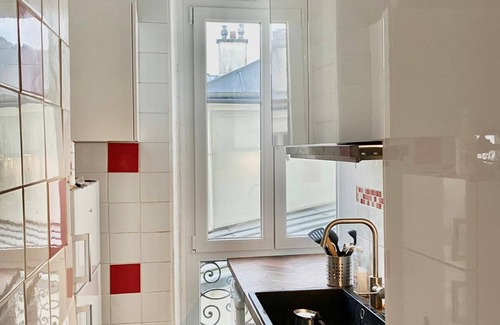 Neuilly-sur-Seine Apartment | Charming Paris Flat with Family and Pet-Friendly Amenities