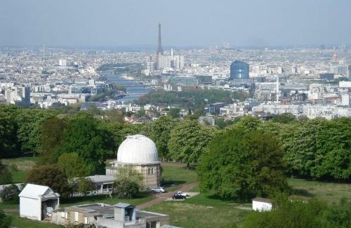 Meudon Apartment | Convenient Shared Room Steps from Paris & Versailles