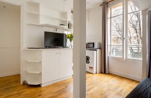Saint-Louis Apartment | Discover Vincennes, Paris: Authentic Stay with Free WIFI