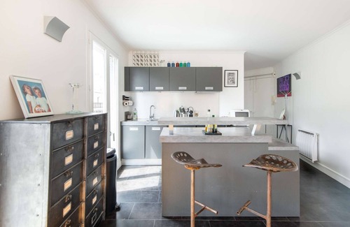L'Europe Apartment | Discover Geranimus: Family-Friendly Parisian Retreat