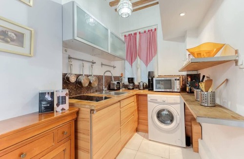 Quartier Sainte-Avoye Apartment | Cozy Parisian Cocoon: 1-Bedroom Flat in Le Marais