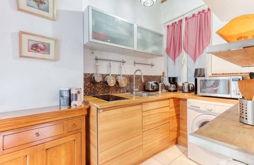 Quartier Sainte-Avoye Apartment | Cozy Parisian Cocoon: 1-Bedroom Flat in Le Marais
