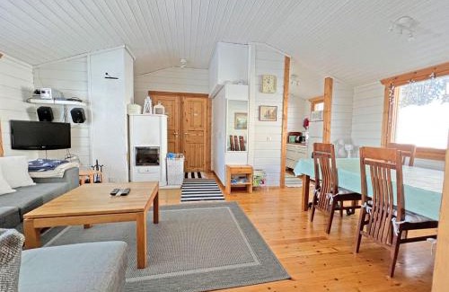 Muurame Apartment | Pet-Friendly Paritalomökki Lomariihi 10 with Great Amenities