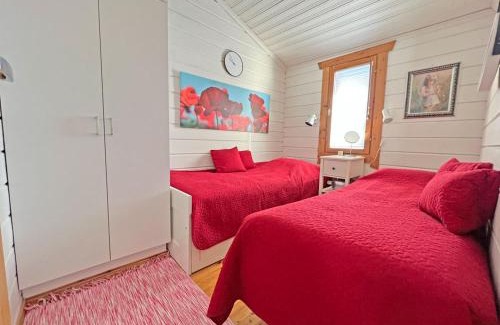 Muurame Apartment | Pet-Friendly Paritalomökki Lomariihi 10 with Great Amenities