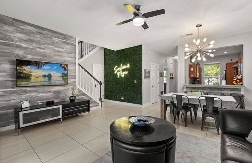 Kissimmee Resort | Lakefront Oasis: 10 Min to Disney with Pool and Spa Access