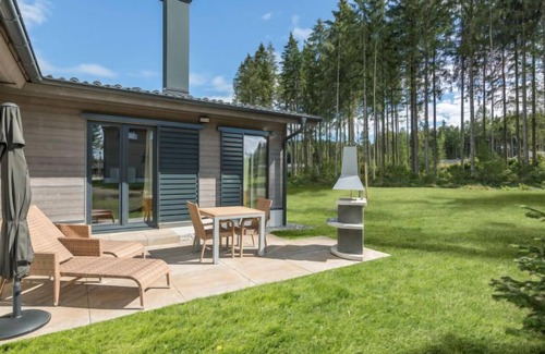 Leutkirch im Allgau House | Serene Park Allgäu: Spa Retreat with Lake Views & More