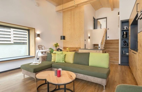 Leutkirch im Allgau House | Relax at Park Allgäu: Spa, Hot Tub & Lake Views Await