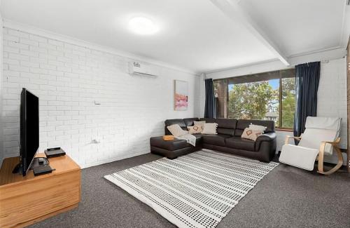 Surf Beach House | Relax and Enjoy at Park with Family-Friendly Amenities