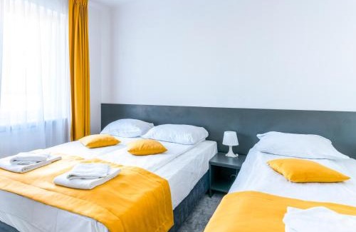 Chrzanow Bed & Breakfast | Cozy Oceanfront Park Apartamenty Chrzanów with Breakfast